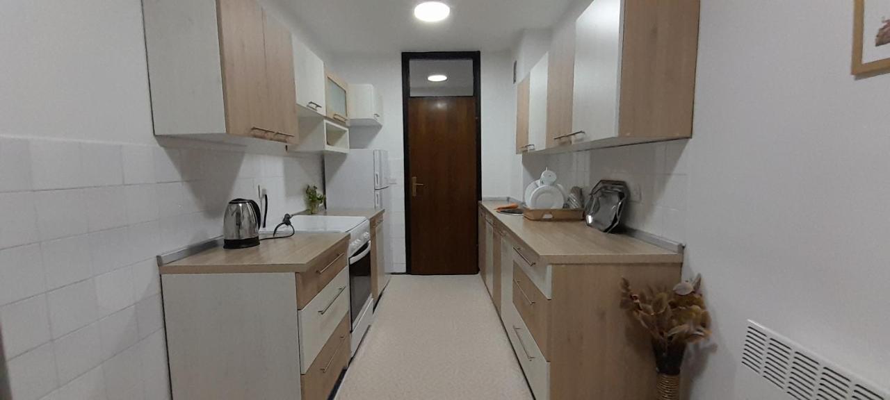 Cozy And Sunny Apartment Near The Airport サラエヴォ エクステリア 写真