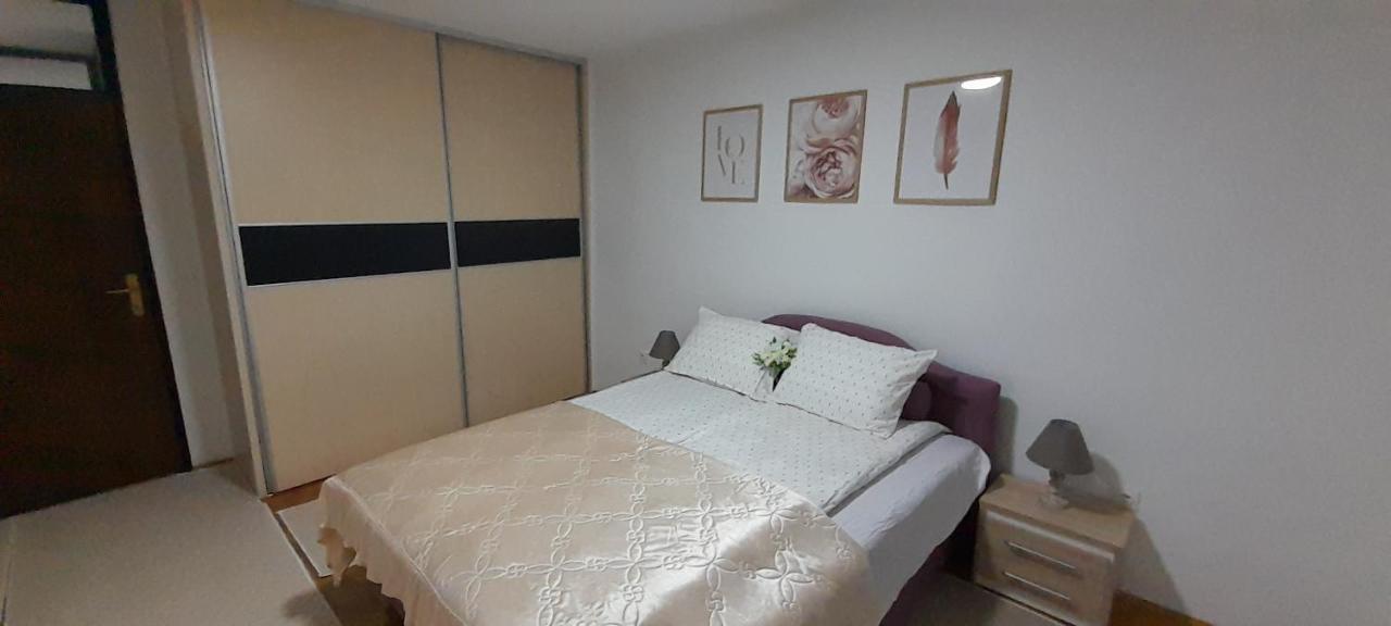 Cozy And Sunny Apartment Near The Airport サラエヴォ エクステリア 写真
