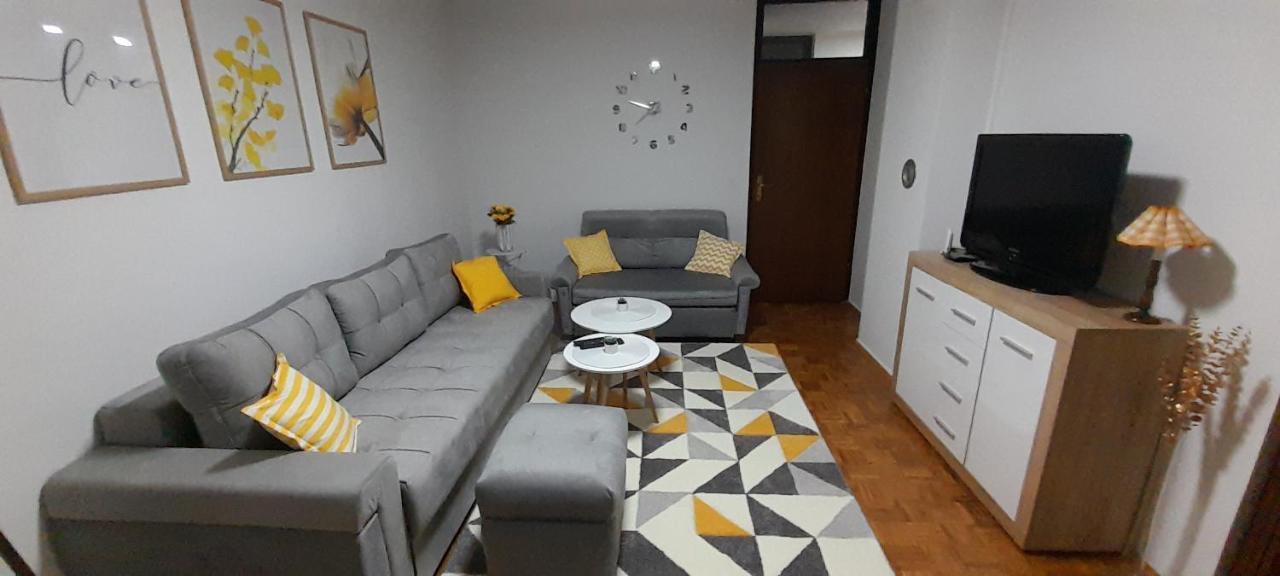 Cozy And Sunny Apartment Near The Airport サラエヴォ エクステリア 写真