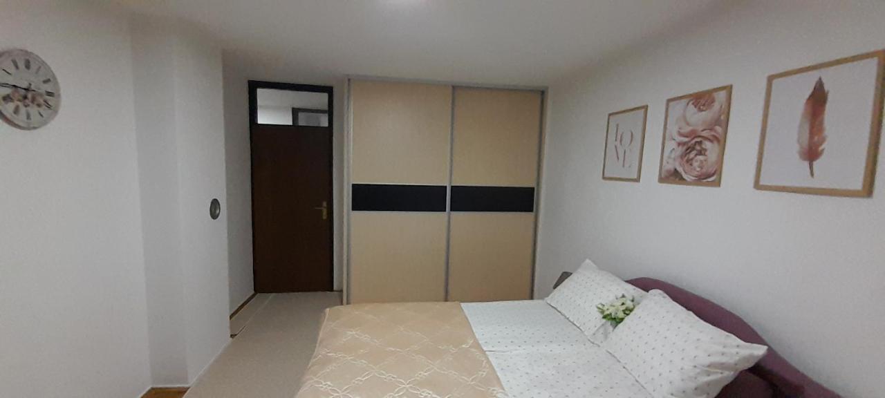 Cozy And Sunny Apartment Near The Airport サラエヴォ エクステリア 写真