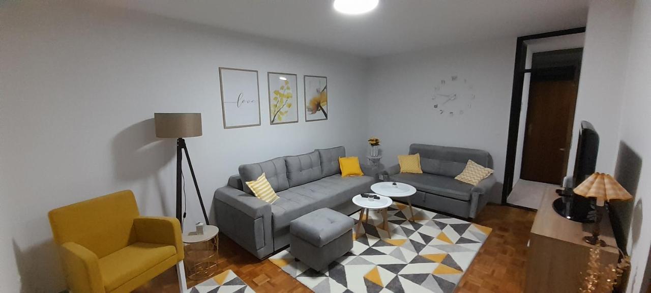 Cozy And Sunny Apartment Near The Airport サラエヴォ エクステリア 写真
