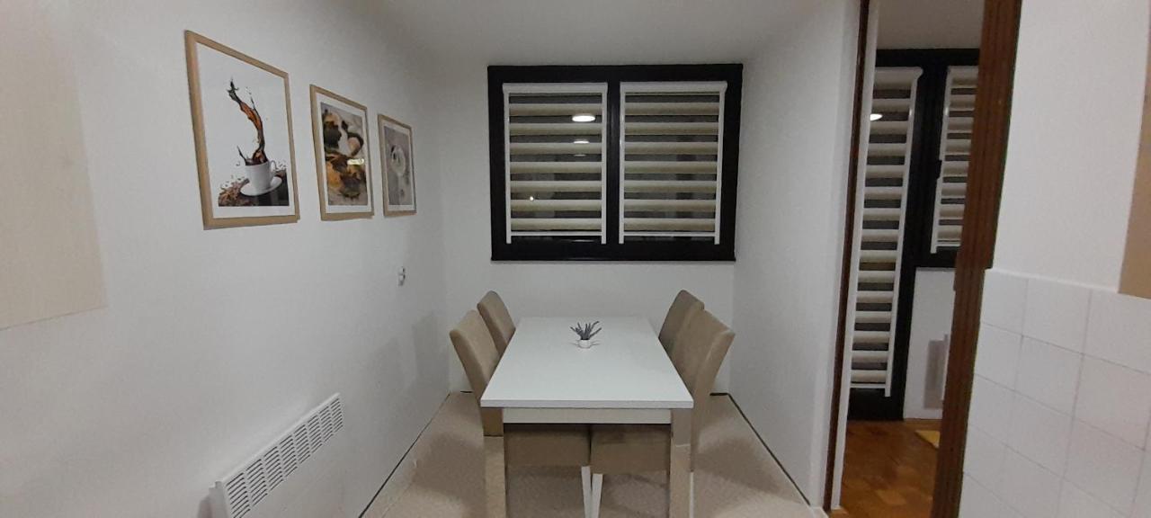 Cozy And Sunny Apartment Near The Airport サラエヴォ エクステリア 写真