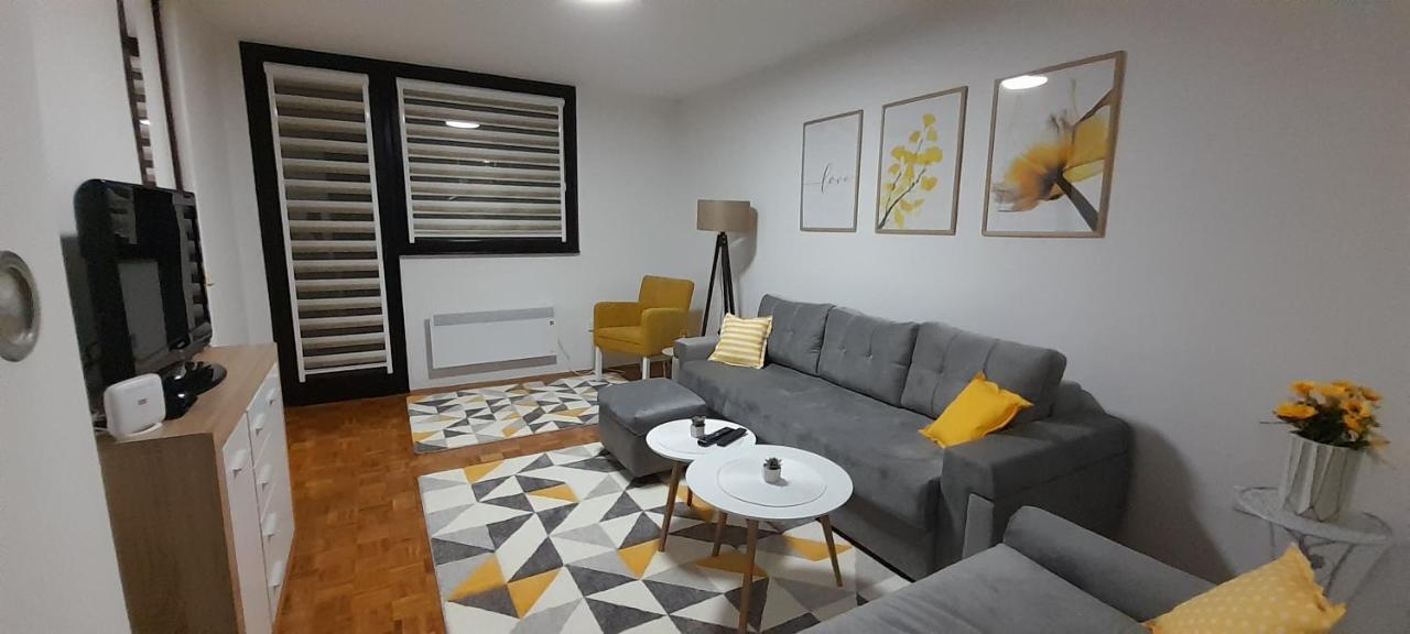 Cozy And Sunny Apartment Near The Airport サラエヴォ エクステリア 写真