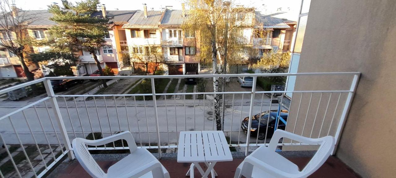 Cozy And Sunny Apartment Near The Airport サラエヴォ エクステリア 写真