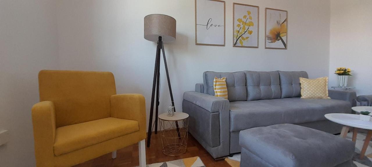 Cozy And Sunny Apartment Near The Airport サラエヴォ エクステリア 写真