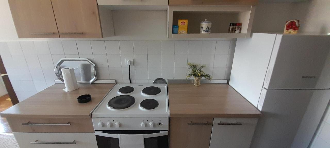Cozy And Sunny Apartment Near The Airport サラエヴォ エクステリア 写真
